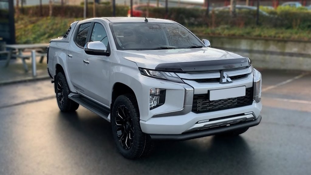 Paseo por la nueva serie Mitsubishi L2, con accesorios 4x4AT l200 custom Paseo por la nueva serie Mitsubishi L2, con accesorios 4x4AT