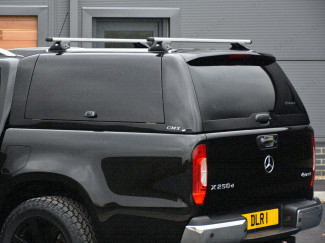 Robust, reinforced tailgate with dark tinted recessed glass