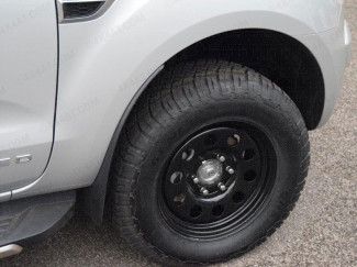 Black modular steel wheel for the Mitsubishi L200