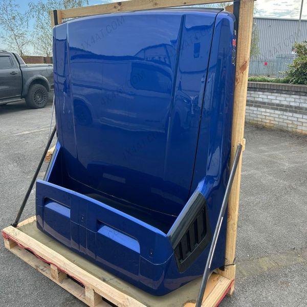 Ex-Demo Isuzu D-Max 2021-2024 Alpha SC-Z Sports Tonneau Cover in 565 Sapphire Blue