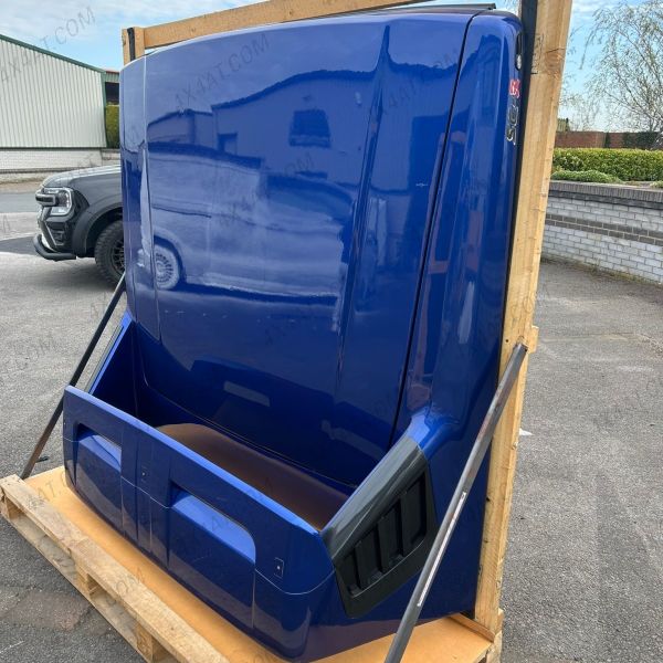 Ex-Demo Isuzu D-Max 2021-2024 Alpha SC-Z Sports Tonneau Cover in 565 Sapphire Blue