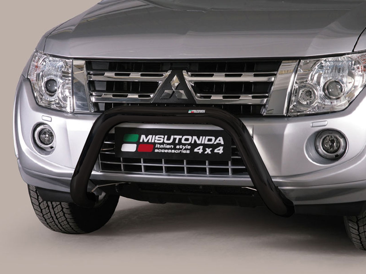 Mitsubishi Shogun Mach EU Approved Nudge Bar in Black