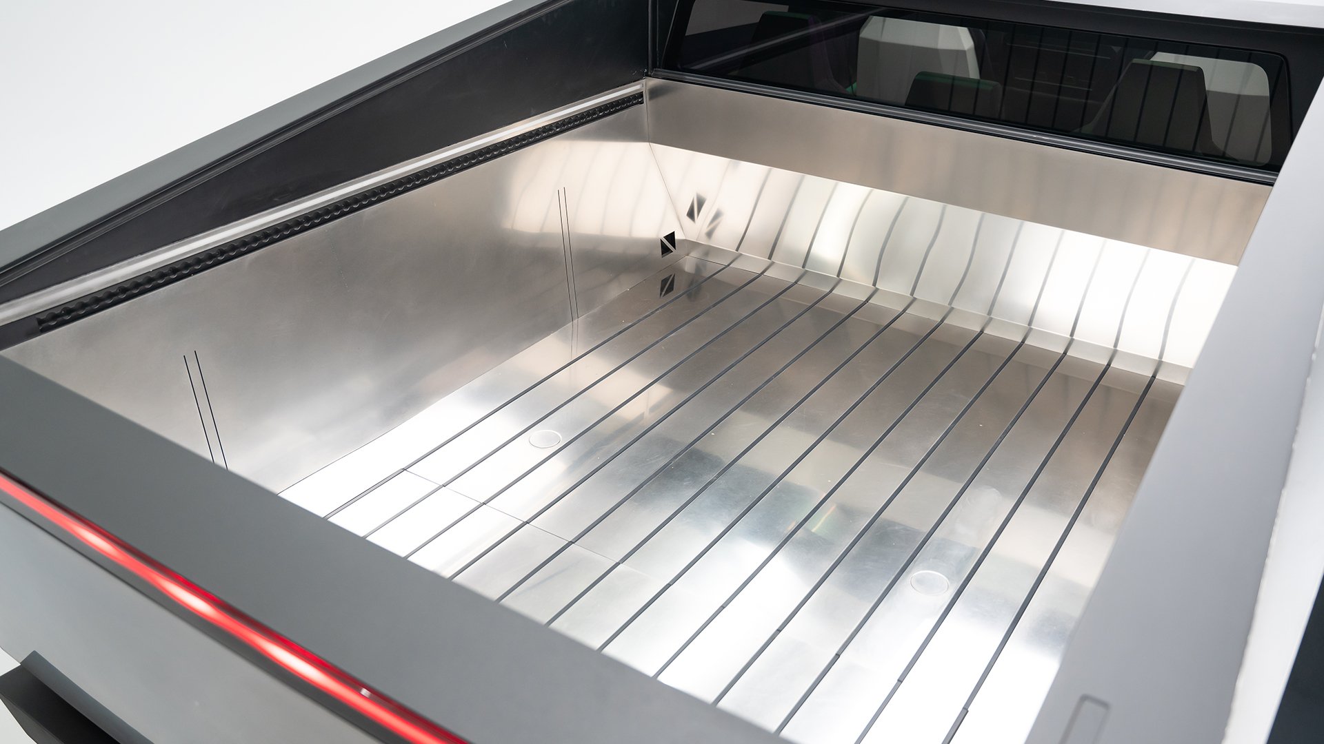 Tesla Cybertruck load bed