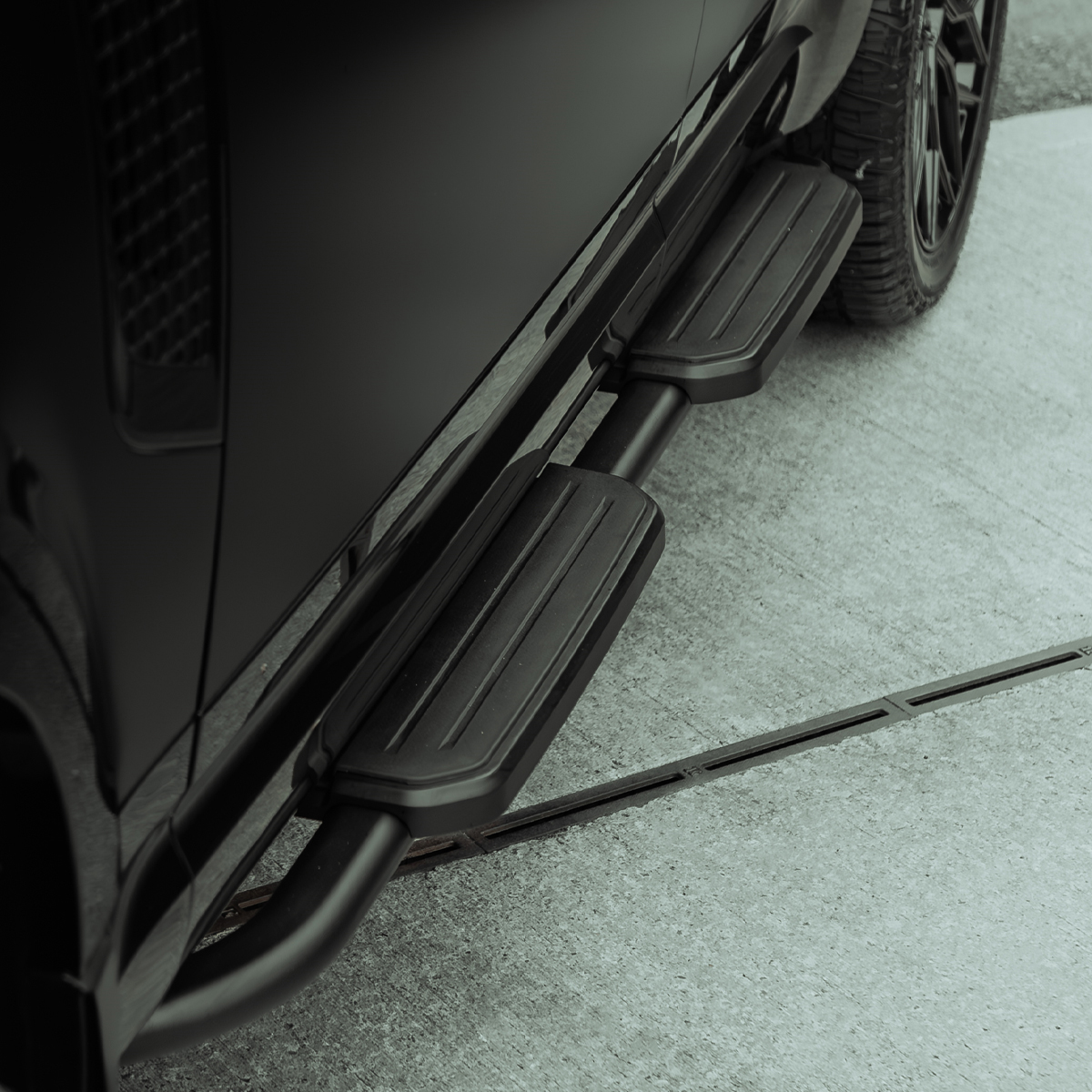 Black Side Steps for Defender 110 2020 Onwards