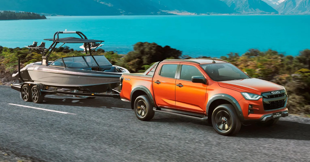 Isuzu D-Max towing boat