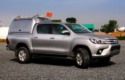 High roof Gullwing truck top on a Toyota Hilux