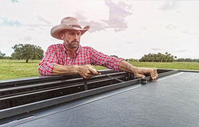 Retractable Roll N Lock tonneau cover