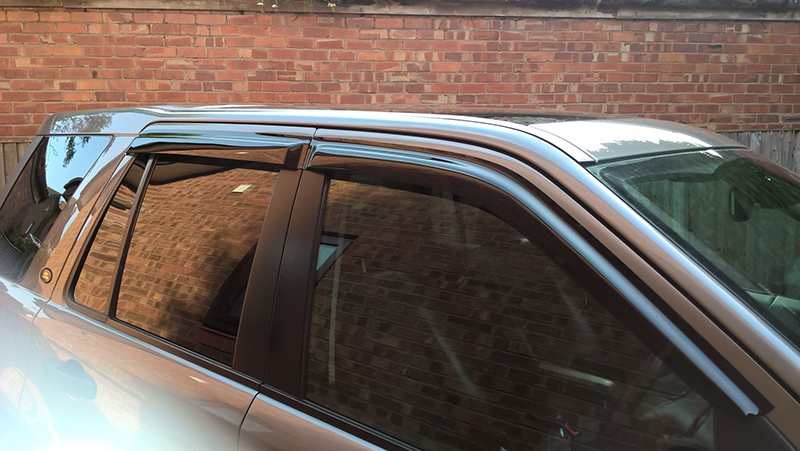 Window deflectors fitted on a Freelander