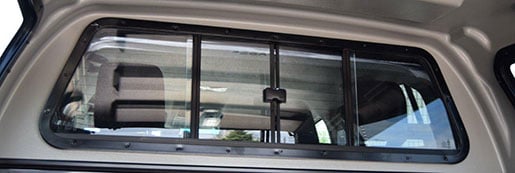 Sliding bulkhead window inside a truck top canopy
