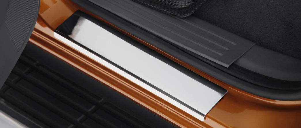 Door protection scuff plates for pickup trucks