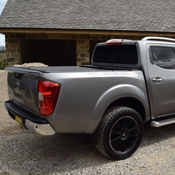 Nissan Navara Roll-N-Lock Tonneau